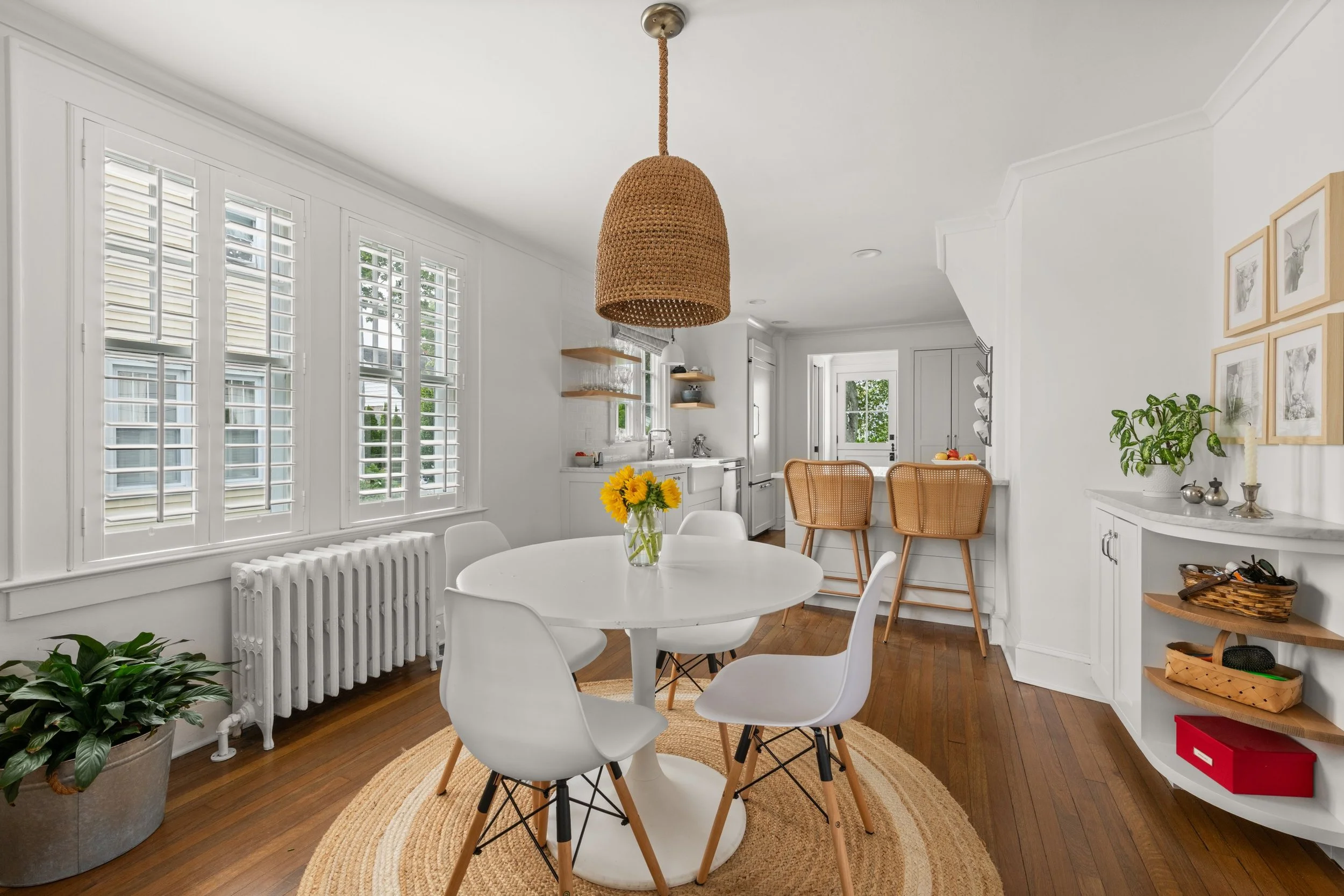 Breakfast-nook-to-kitchen_126-Oldfield-Road-Fairfield-CT_049-.jpg