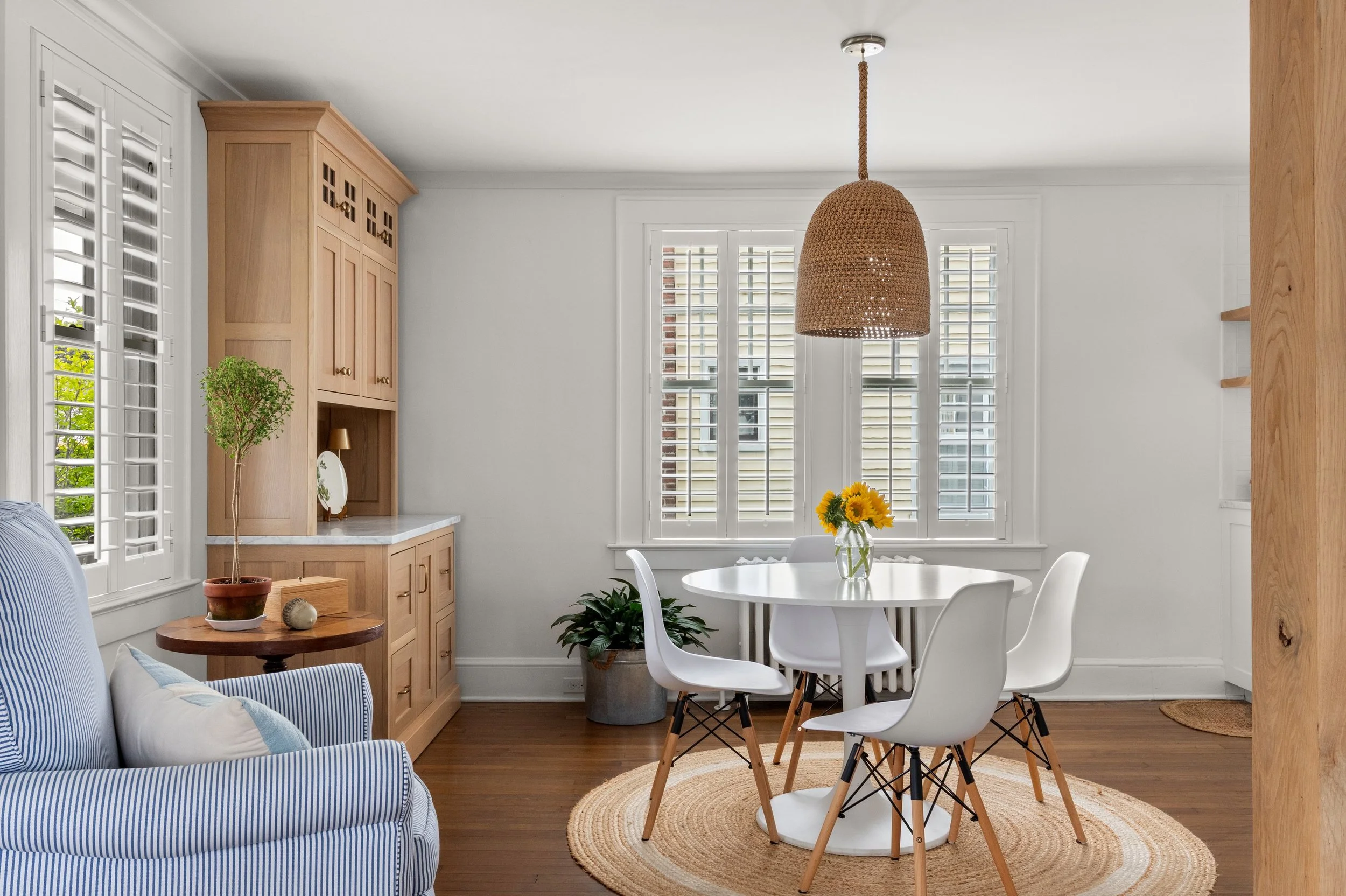 Breakfast-nook_126-Oldfield-Road-Fairfield-CT_045-.jpg