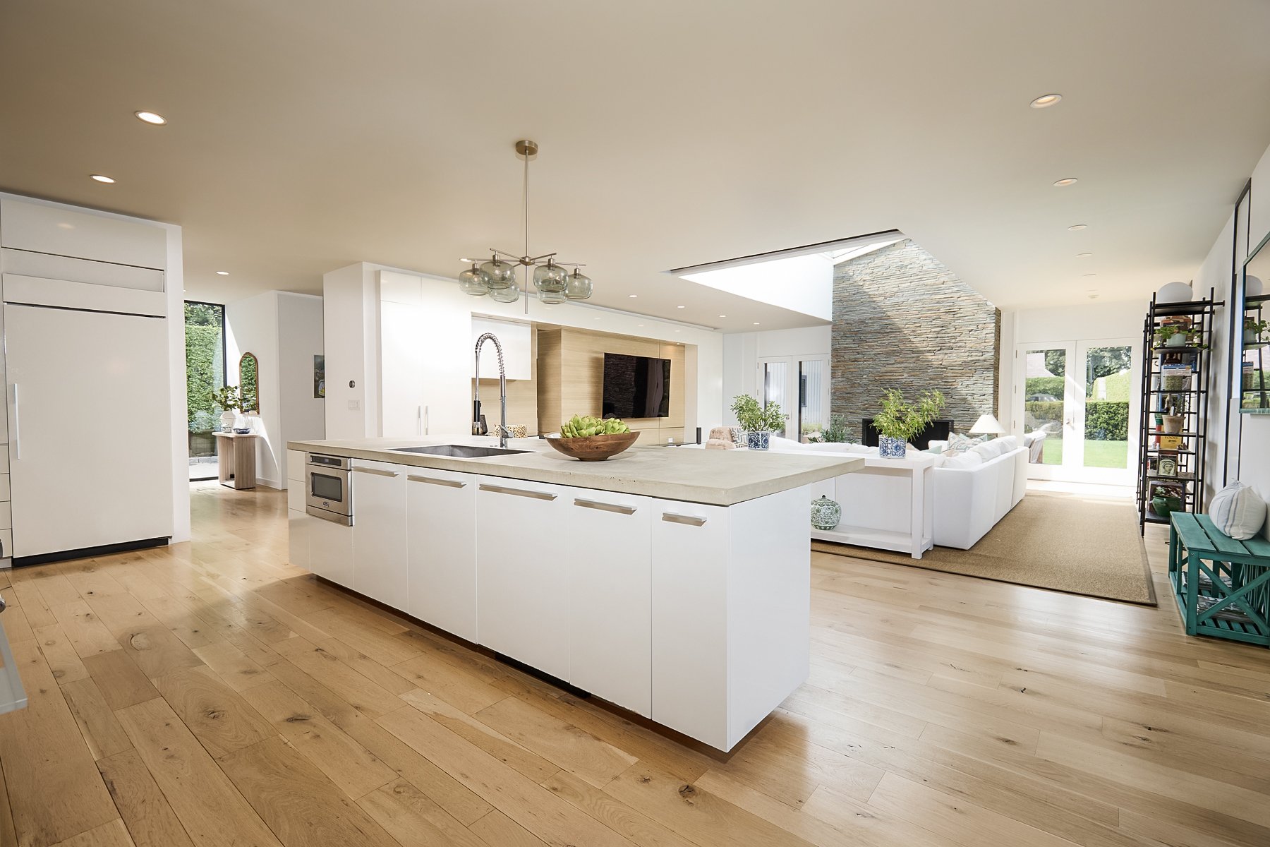 Kitchen-to-family-room_1316-Pequot-Avenue-Fairfield-CT_126.jpg
