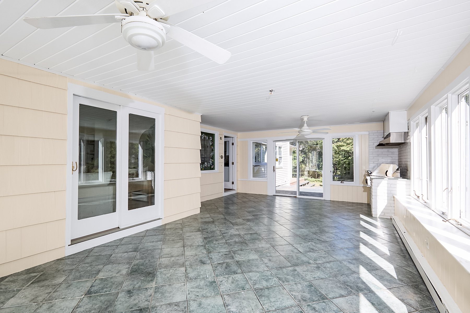 Sunroom__4-Surrey-Lane-Westport-CT_045.jpg
