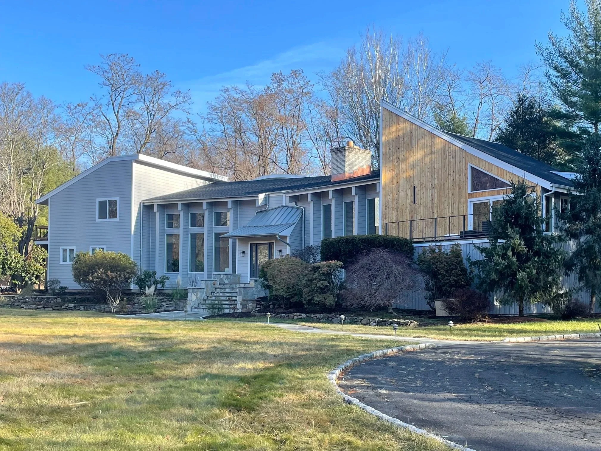 Front-of-home-2177-Cross-Highway-Westport-CT_1.jpg