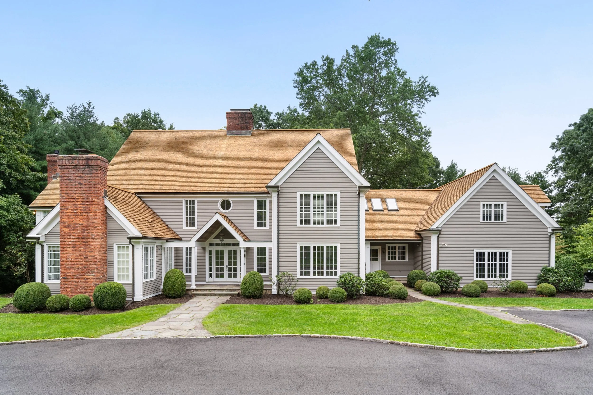 Front-of-home_002-30SoundviewFarmRoad-Weston-CT-06883-SMALL.jpg