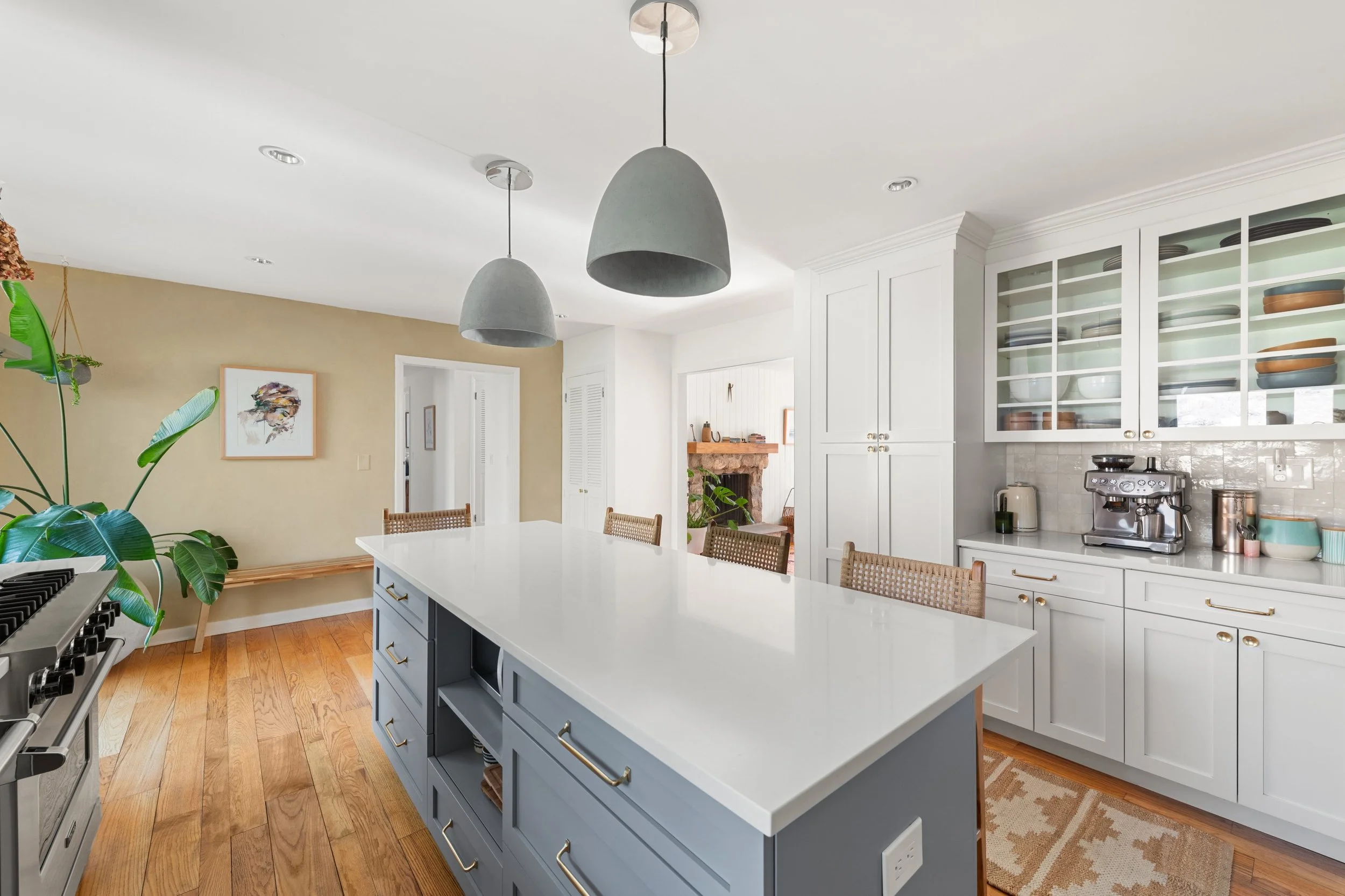 Kitchen-to-family-room-069-33-Reilly-Road-Easton-CT-06612.jpg