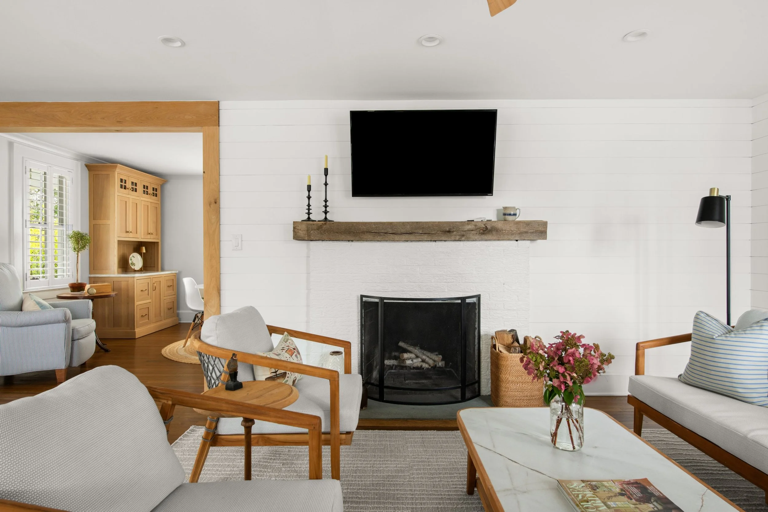 Living-room-to-kitchen_126-Oldfield-Road-Fairfield-CT_038-.jpg