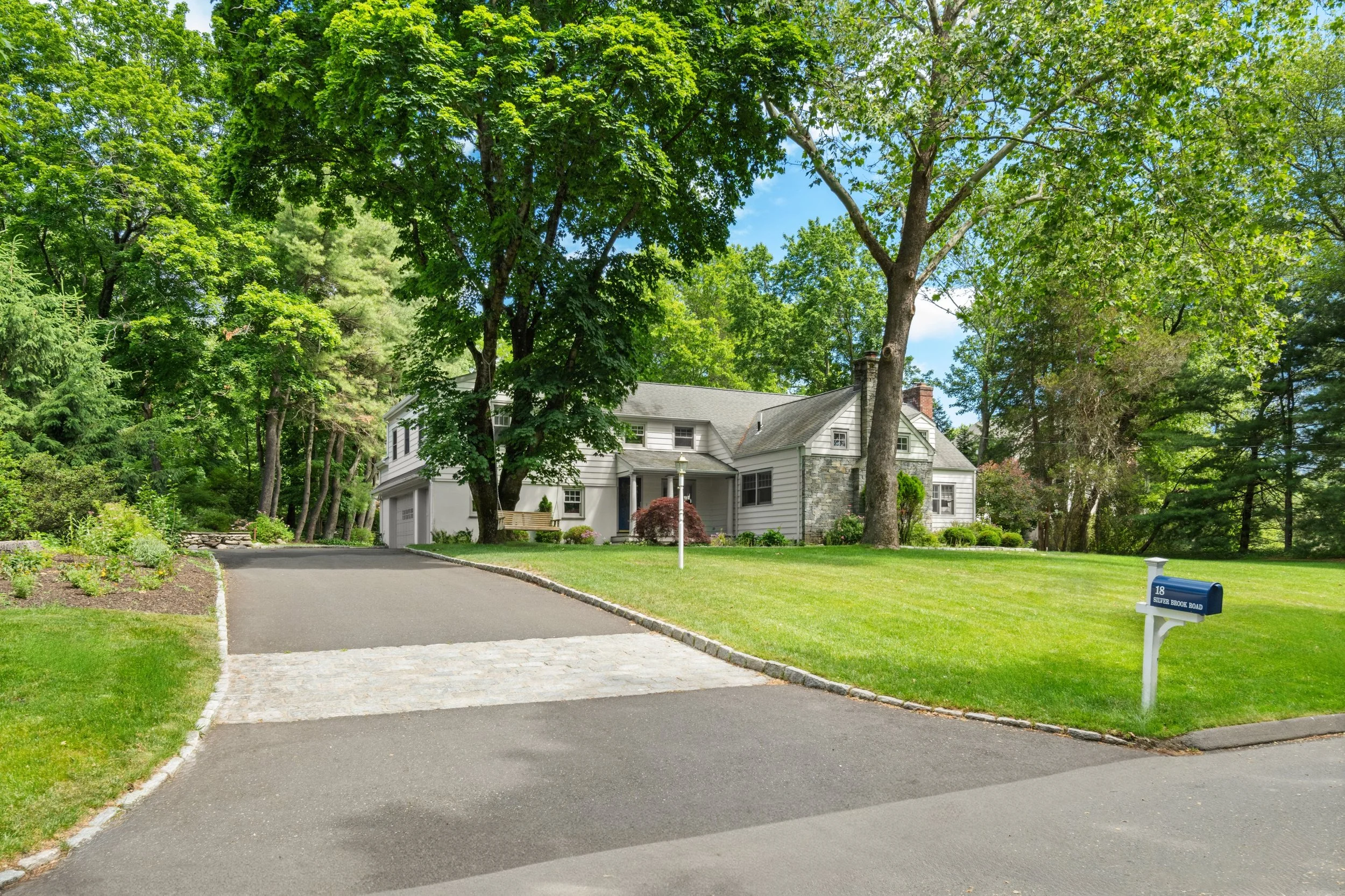 Front-approach_18-Silver-Brook-Road-Westport-CT_003.jpg