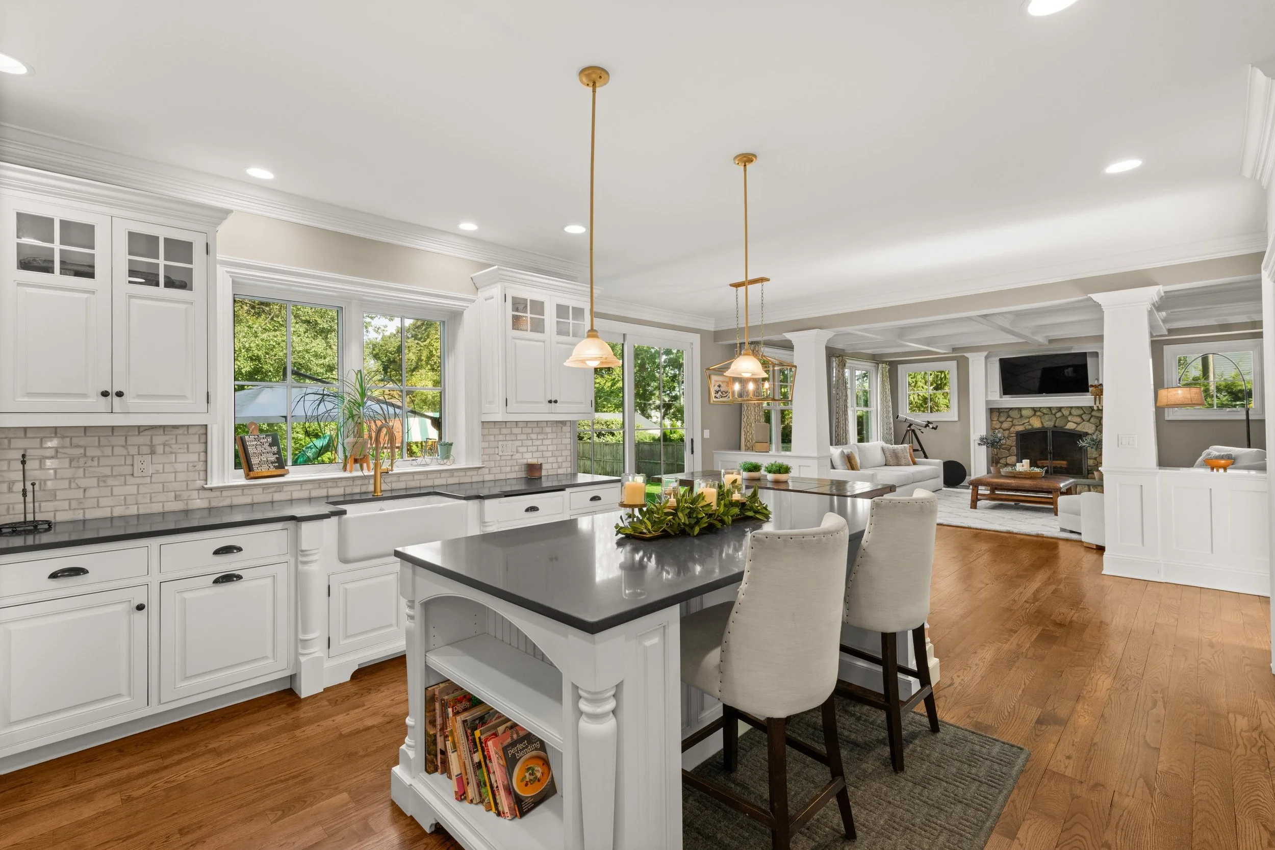 Center-island-seating_7-Elizabeth-Drive-Westport-CT_053.jpg