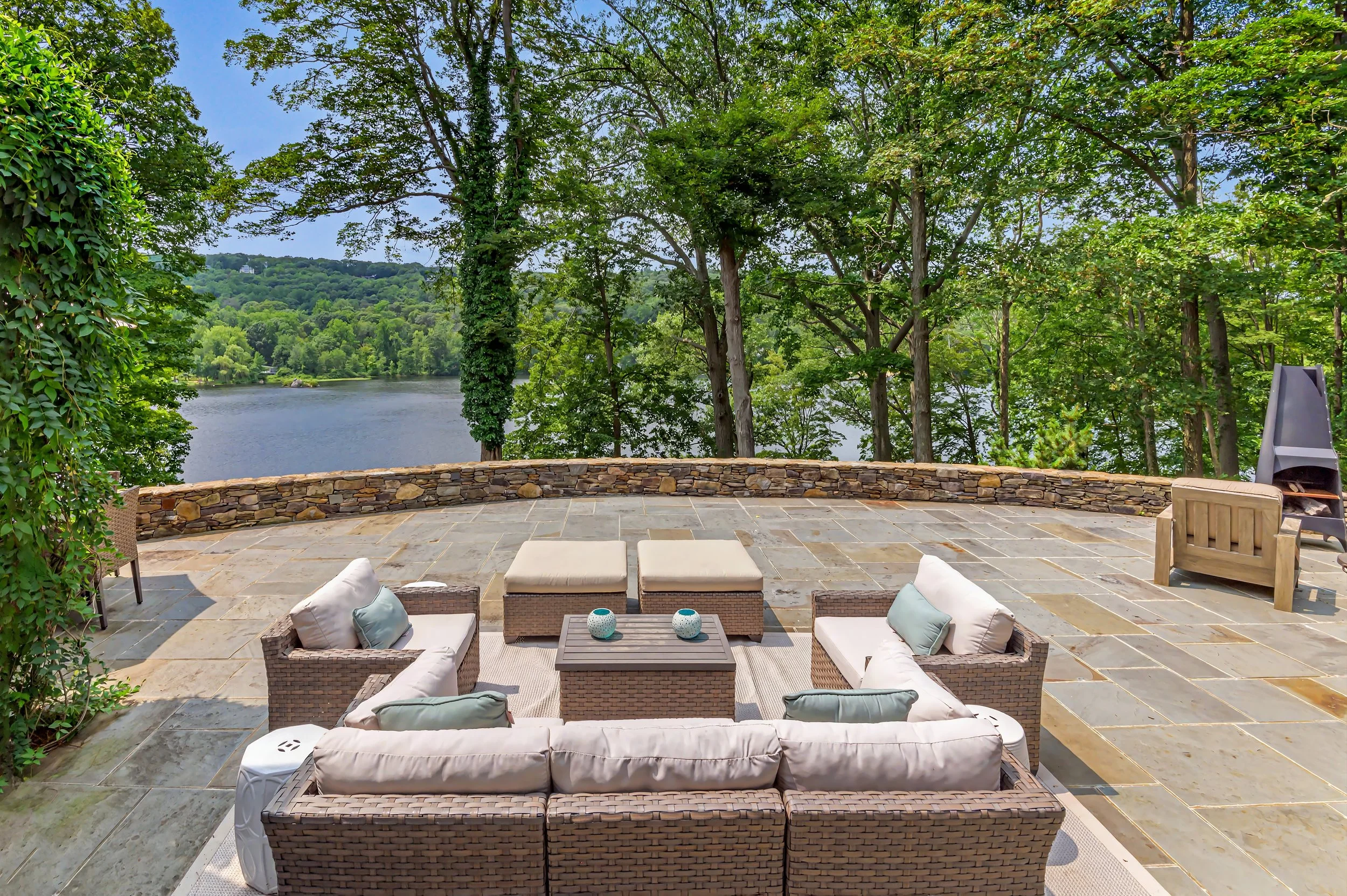 25-Pond-Road-Ridgefield-CT_JJG_3399-Peaceful-patio.jpg