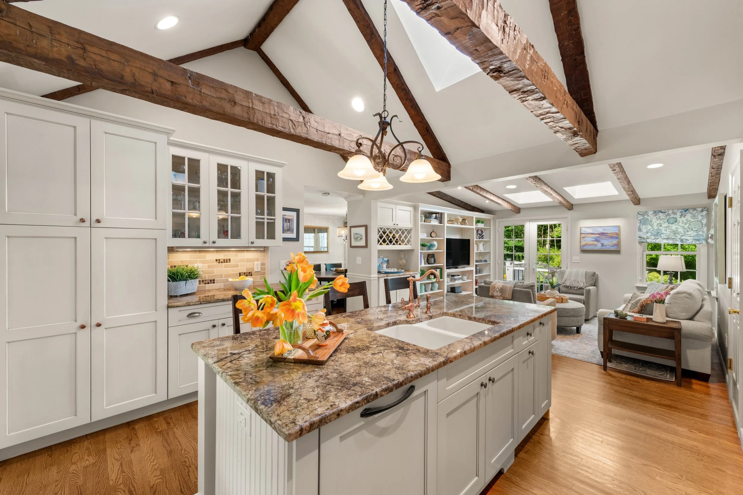 Kitchen-center-island_228-Bayberry-Lane-Westport-CT_038-.jpg