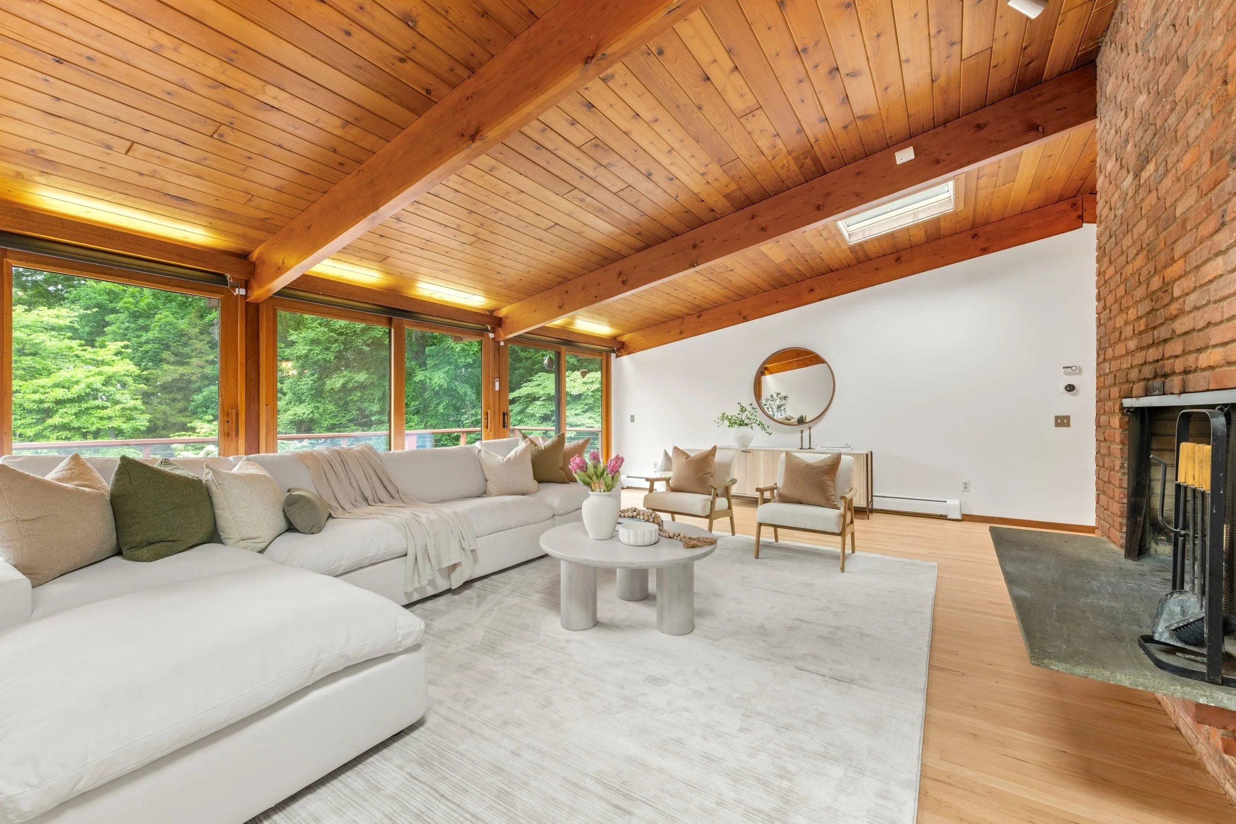 Living-room_9-Fall-Ridge-Road-Weston-CT_037-.jpg