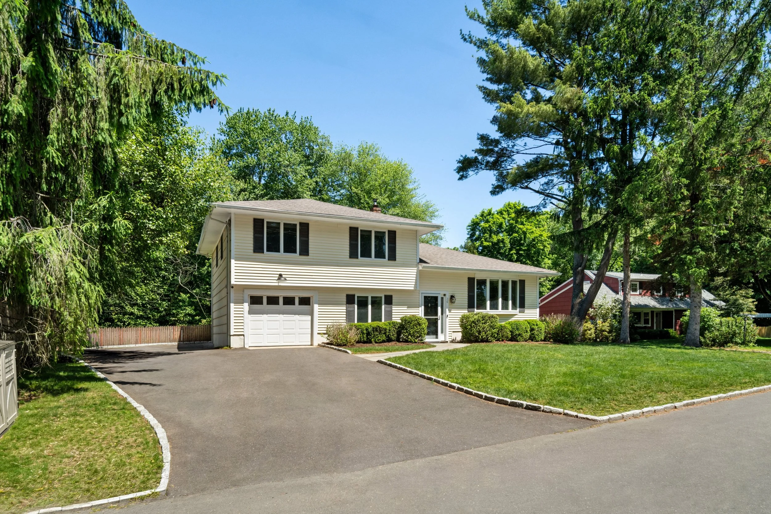 Front-approach-36-Fillow-Street-Westport-CT_002-.jpg