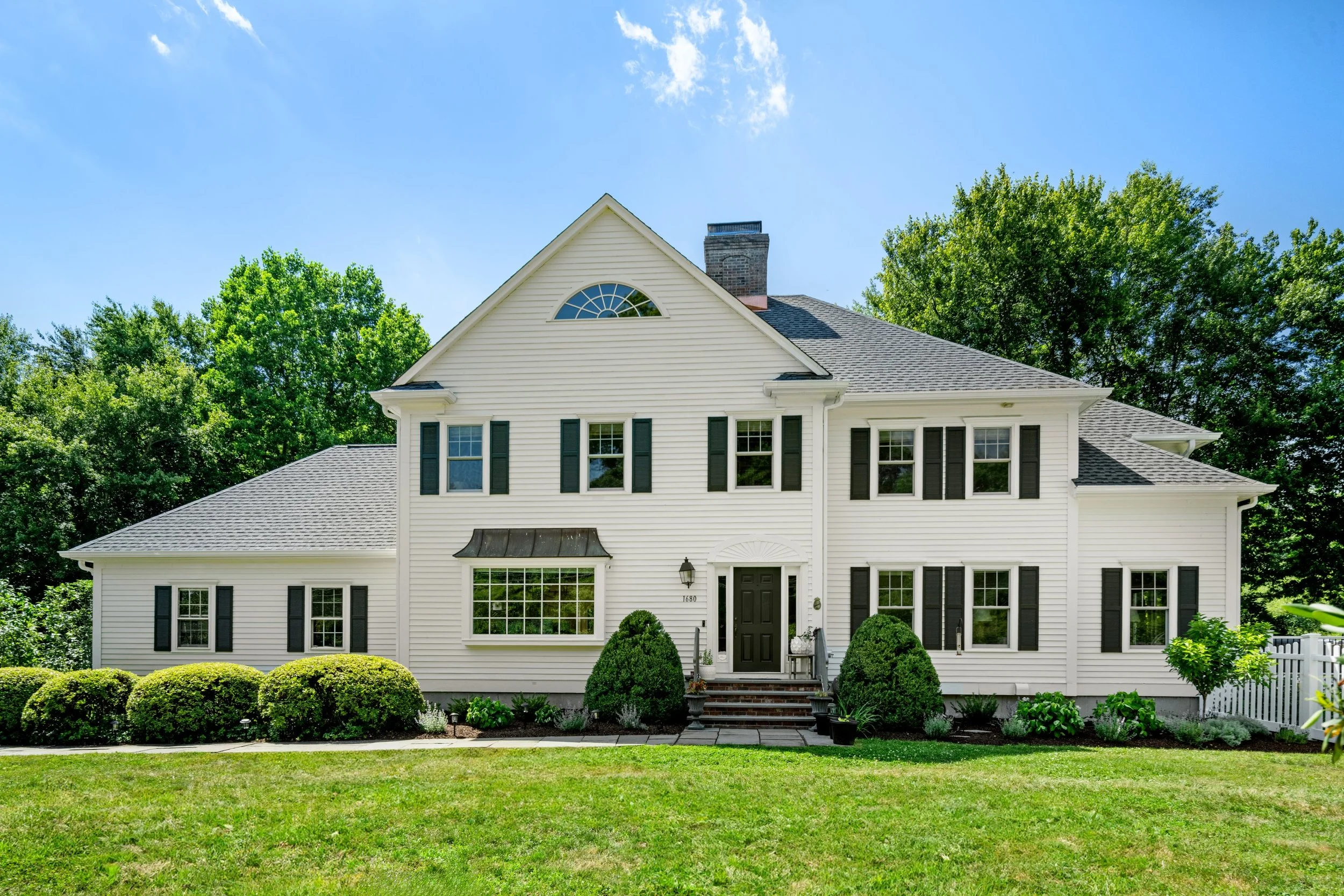 Front-of-home_1680-Cross-Highway-Fairfield-CT_003-.jpg