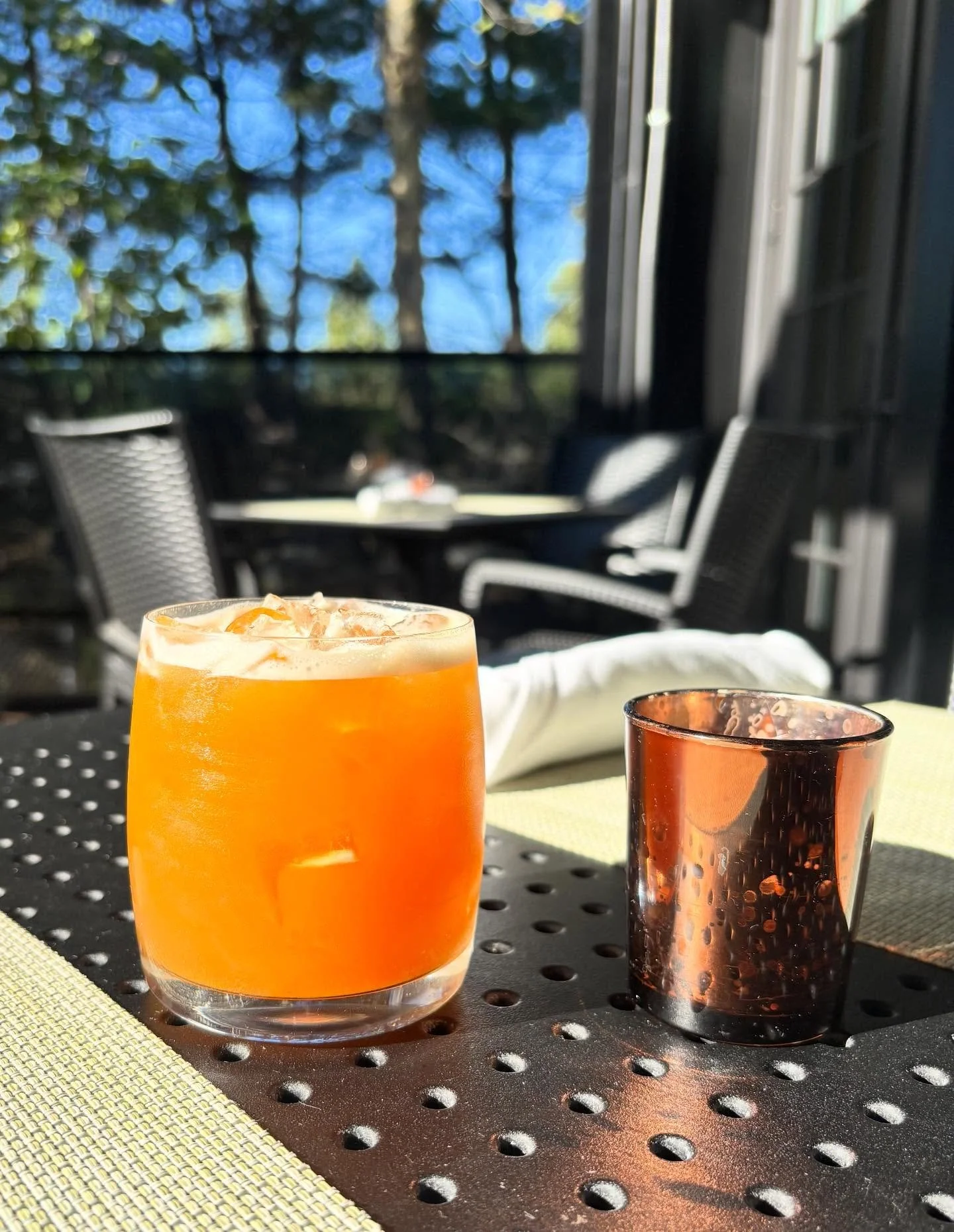 That autumn light is creeping in&hellip; and so is the new cocktail list!!! Stay tuned. It&rsquo;s gonna be delicious! 

#autumnatthehill