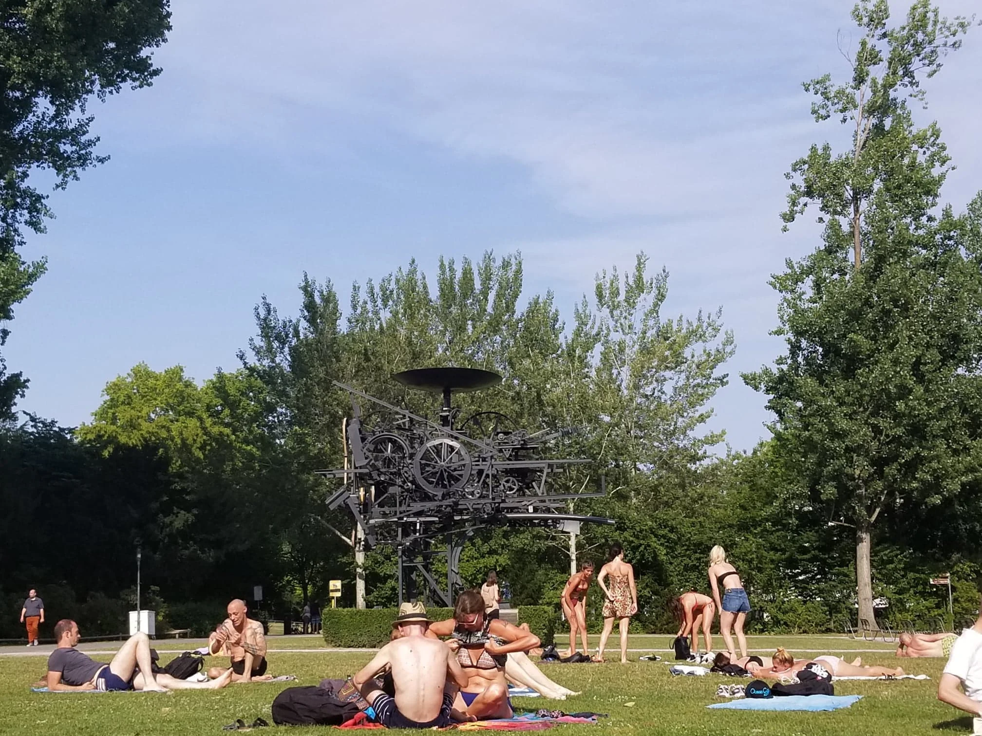 Sunbathing in the Chinagarten