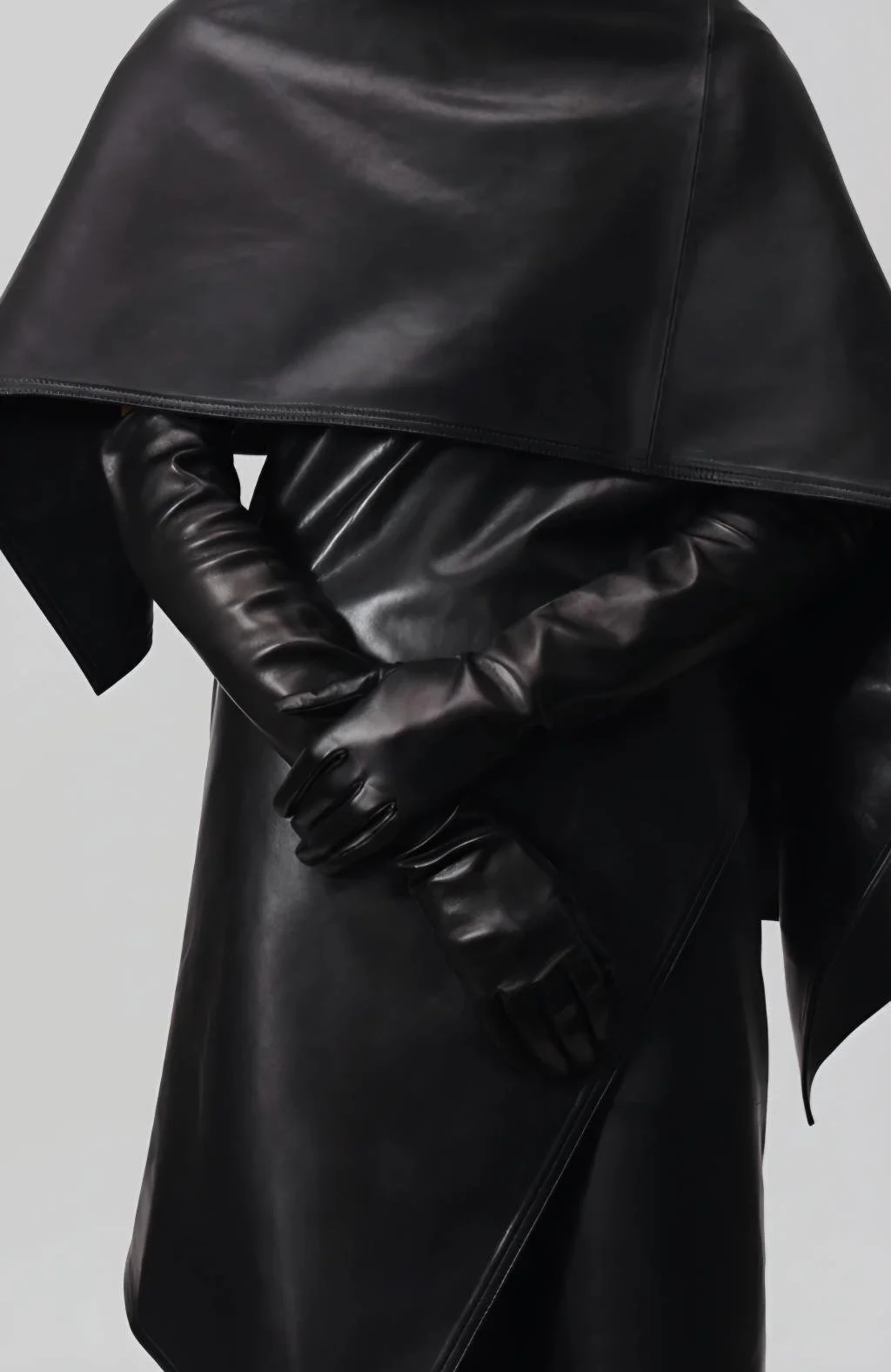 nour-hammour-long-gloves-model.jpg