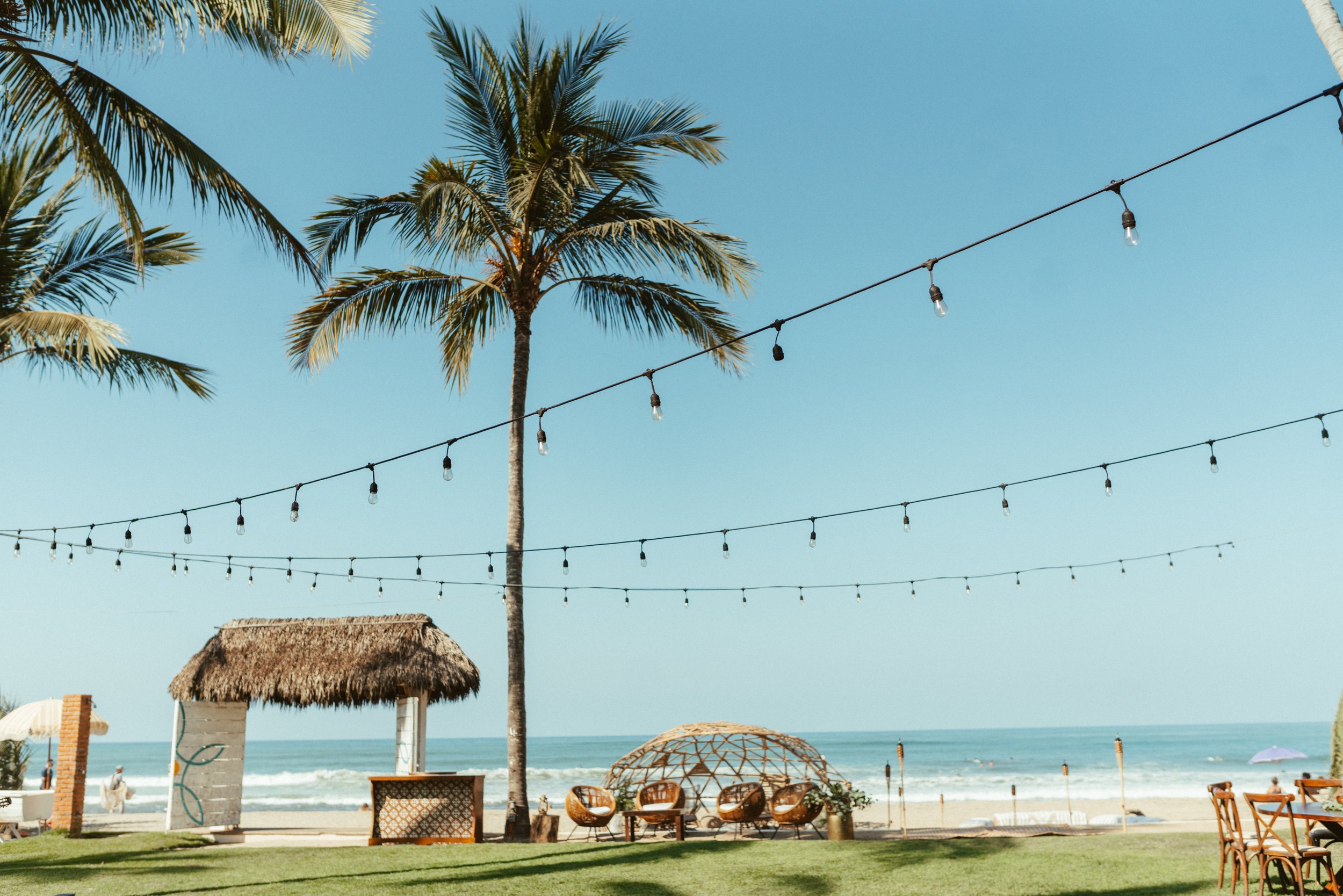 Inspo-Feliu-Wedding-Coordinator-Sayulita-Frente-al-Punto-Beach-Club-Wedding-Venue-2.jpg