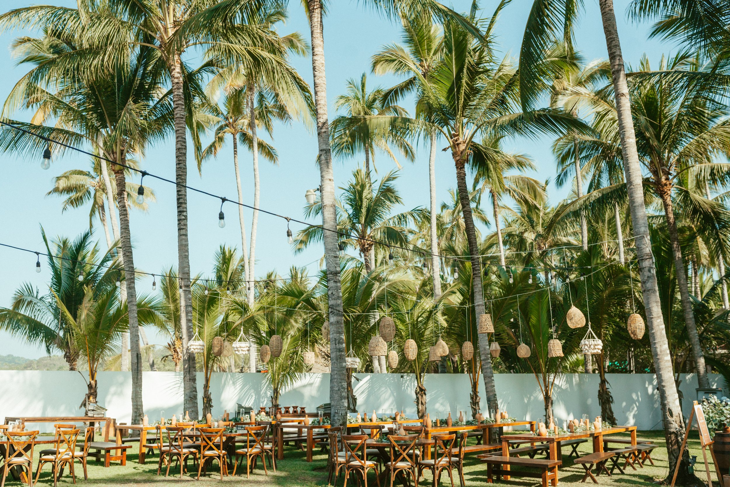 Inspo-Feliu-Wedding-Coordinator-Sayulita-Frente-al-Punto-Beach-Club-Wedding-Venue-3.jpg