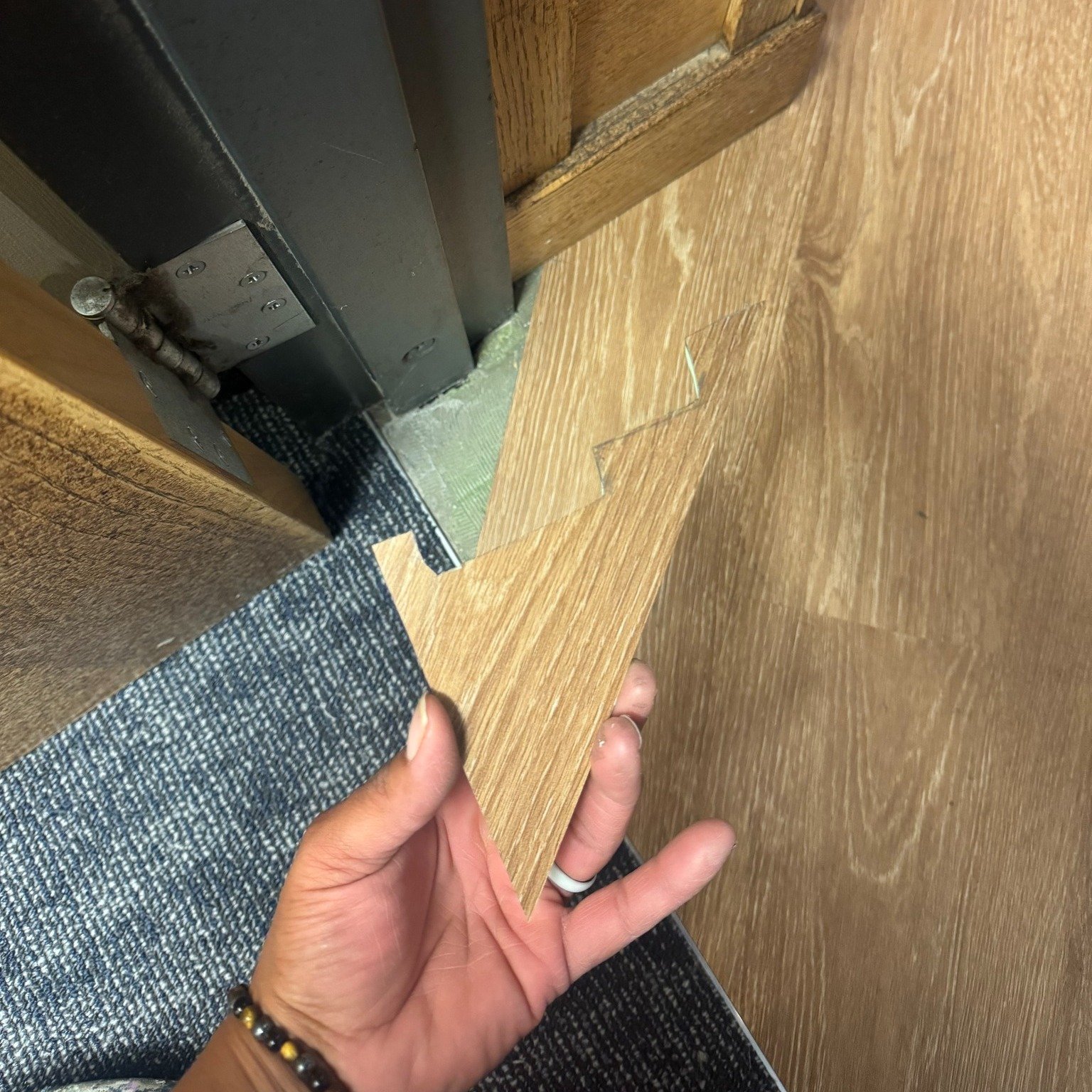 Stringer and seam sealer ⬇️ for the win on this one!
#CraftsmanshipMatters #InstallerPride #SeamlessTransitions #SettingTheStandard #OneInstallationAtATime