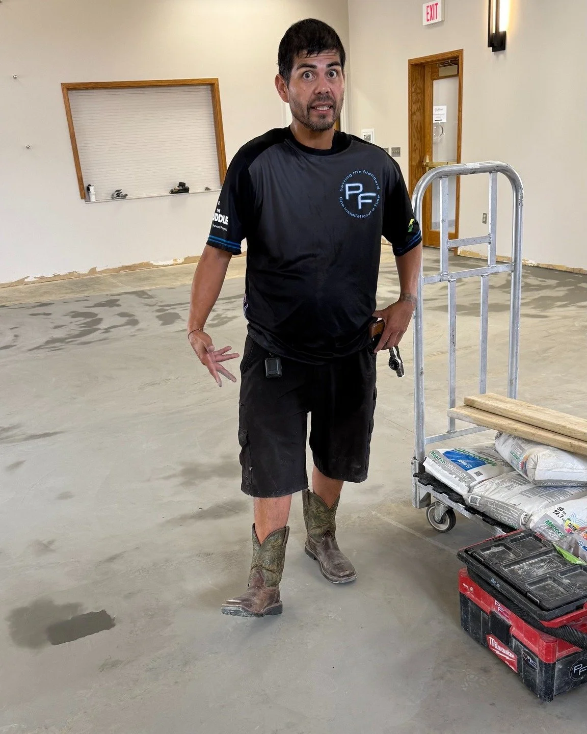 Who says hard work can’t be done in style?
Rate the fit! π€£
#WorkStyle #JobsiteVibes #SettingtheStandard #OneInstallationataTime