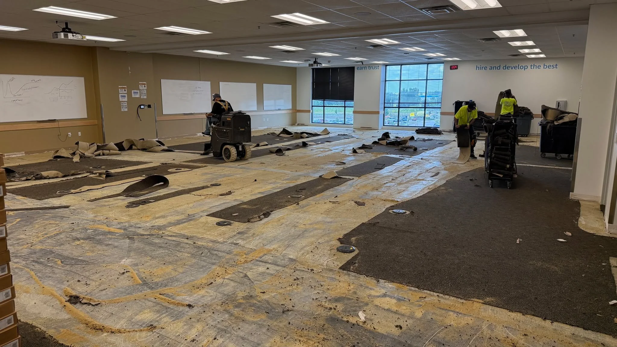 Take a look at this training room—from demo to the finished result.
A clean transformation, ready for use.
#SettingtheStandard #OneInstallationataTime