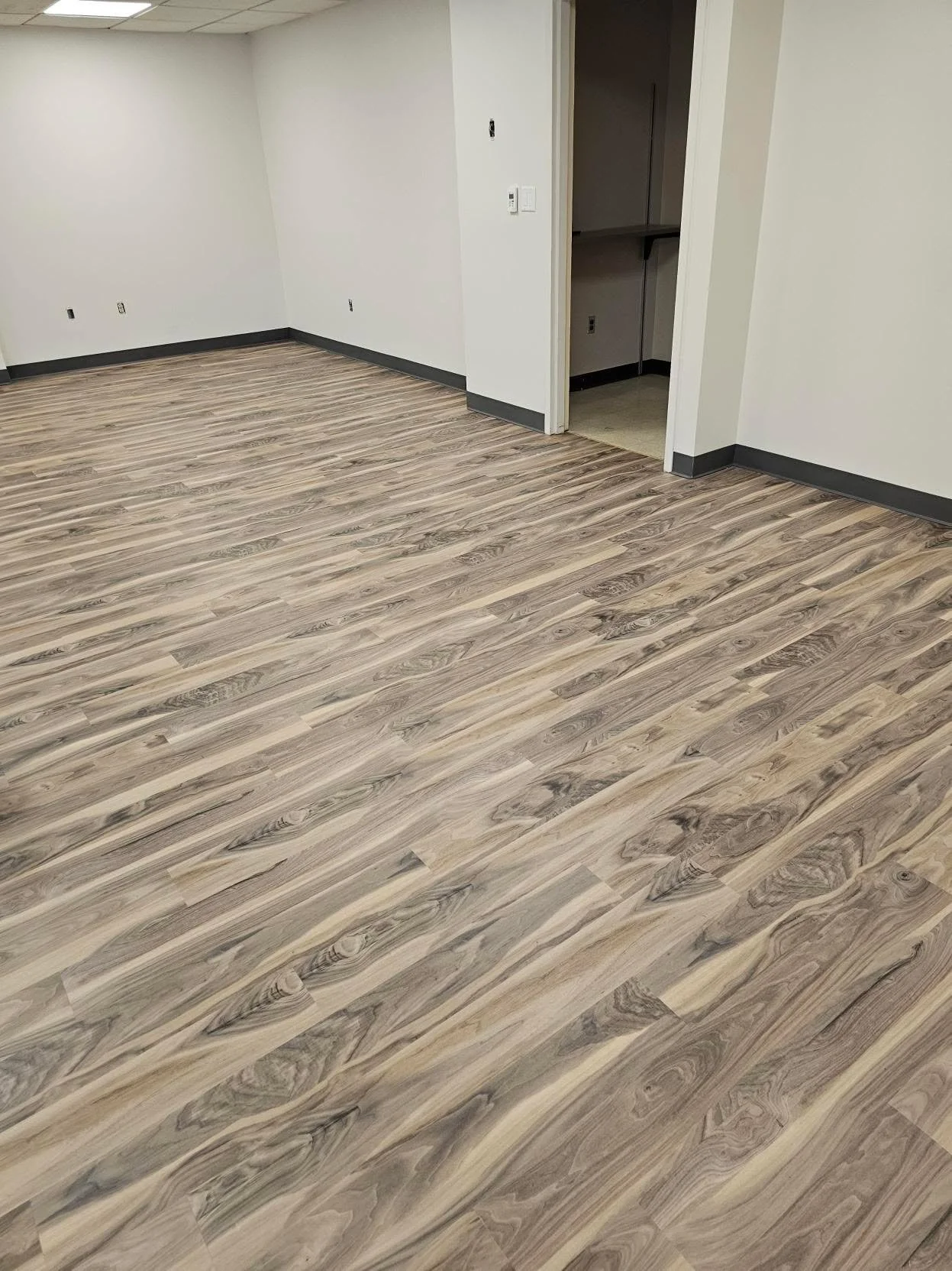 Clean lines, precise cuts, and a finished floor that&rsquo;s built to perform and look good doing it. This is the standard we hold ourselves to on every installation.

#PreferredFlooring #CommercialFlooring #FinishedFloors #QualityInstallation #Atten