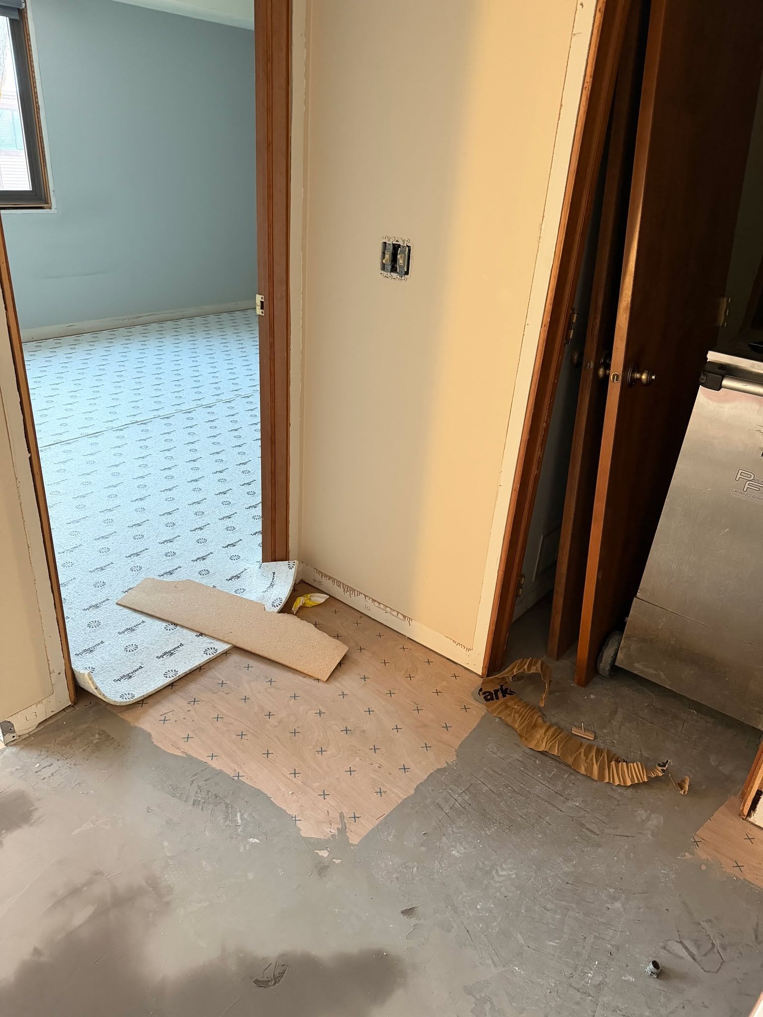 Before and after.
Clean prep, precise installation, and a finished floor that speaks for itself.

#SettingtheStandard #OneInstallationataTime