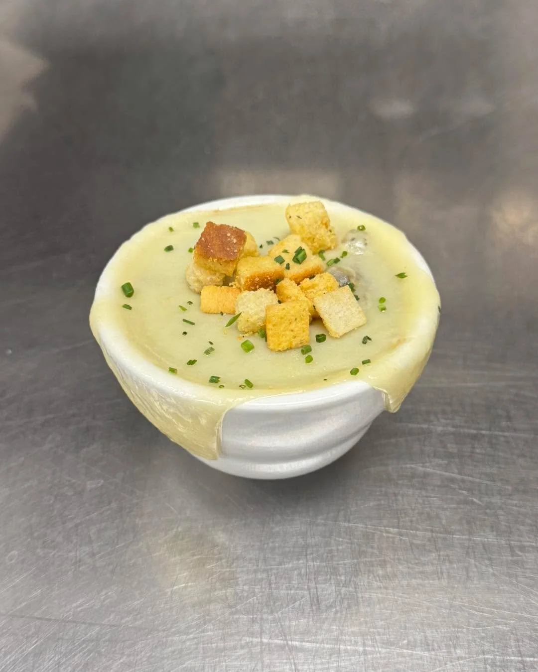 #soupseason is here! 🥣🍂
Grab a 1/2 sandwich and a cup of our rotating soup
 for just 💲1️⃣1️⃣
Available for lunch 
Tuesday-Friday 
11 am - 2 pm
📷: French Onion 🧅
#lunchspecial #whatsforlunch #dailydeals