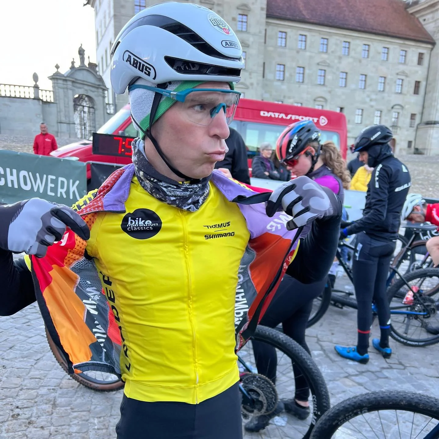 💥 Crash, Boom, Bang ! 
The best summary I can give you from my race last Sunday @bikeside_mtb_festival . 

🏁 Finished 7th after quite a disastrous 81km Ironbike race in Einsiedeln 🇨🇭.

😅 I lost my precious @bikemarathonclassics leadersjersey, bu