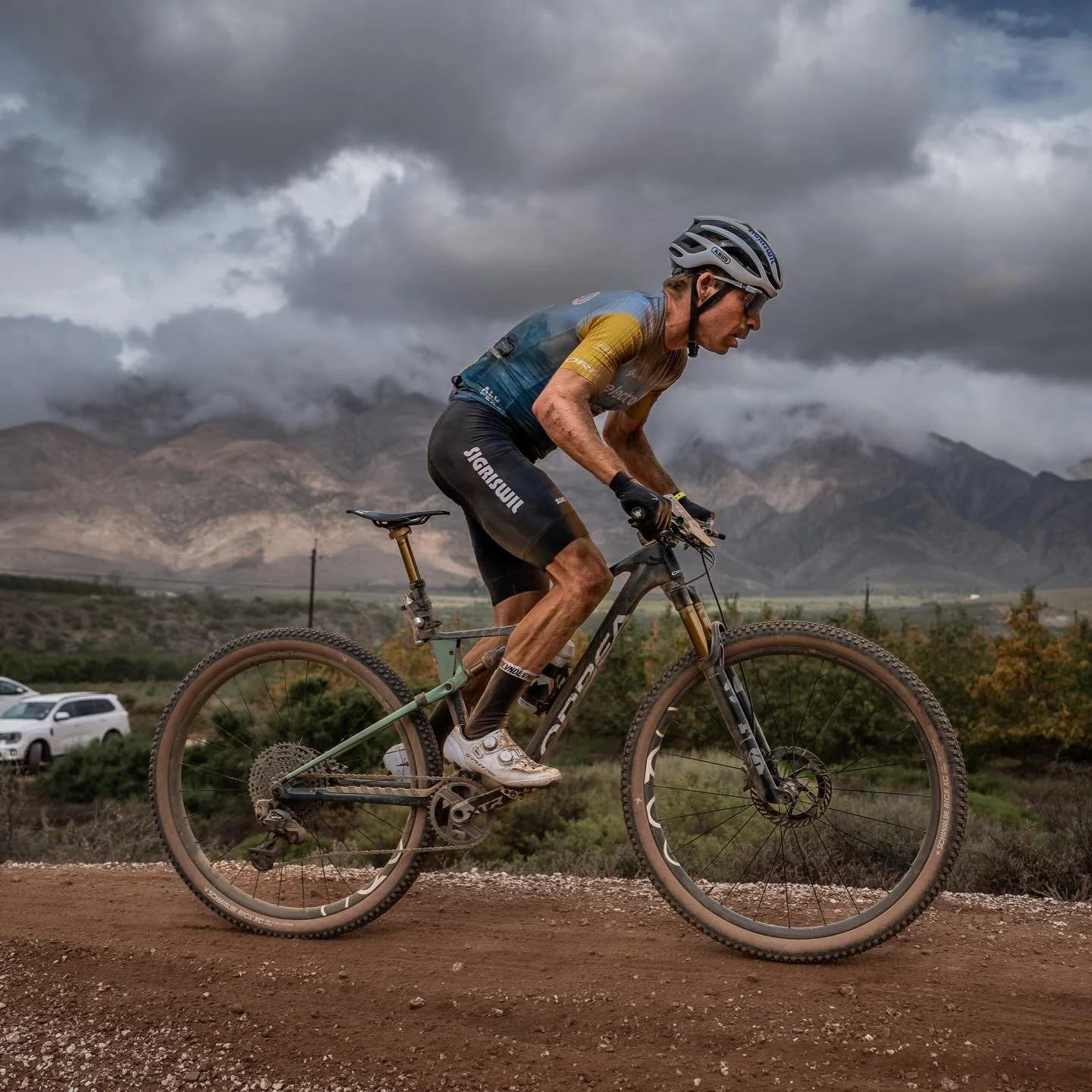 Stage 2: a bit too little &ldquo;pressure&rdquo; today, but we kept on fighting and finished strong. 

Tomorrow stage 3 and 140km on the menu&hellip; Team Panda 🐼 is ready 🔪😅. 

Pictures @vdwwim &amp; @magicofacamera 

#capeepic #belgianpandas #al