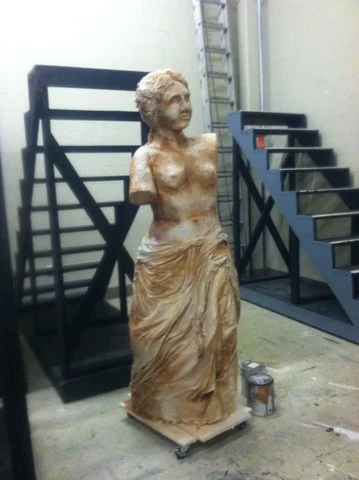 VENUS DI MILO: Full size: chicken wire,papier mache, yarn, cloth,wooden frame