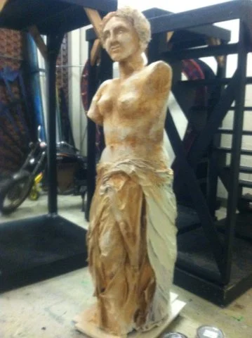 VENUS DI MILO: Full size: chicken wire,papier mache, yarn, cloth,wooden frame