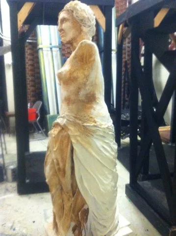 VENUS DI MILO: Full size: chicken wire,papier mache, yarn, cloth,wooden frame