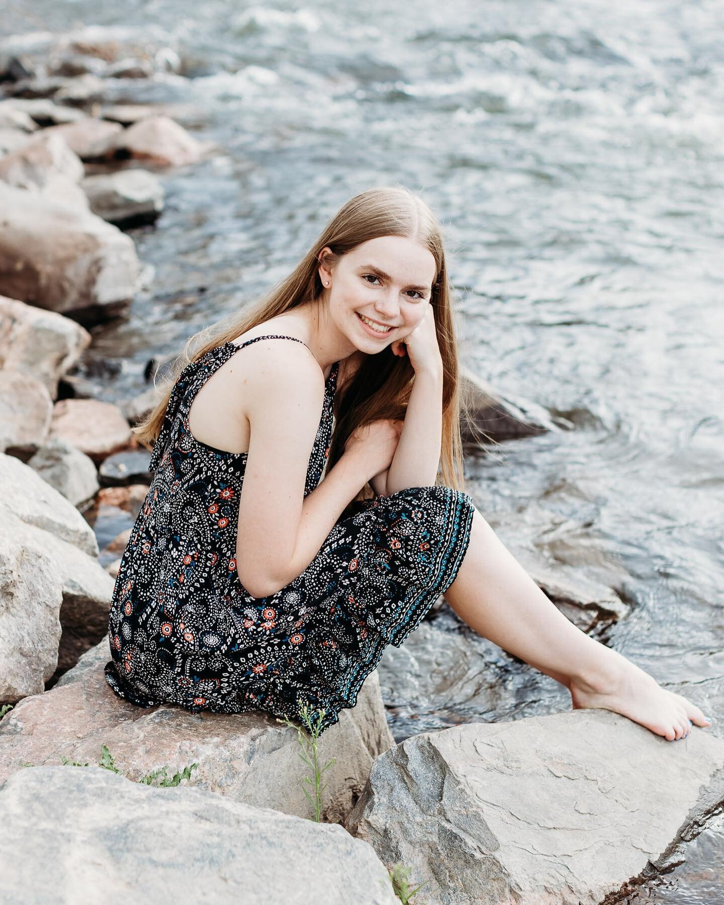 I love locations that give so many different looks in one place! @_annikaaaj9 your senior session was beautiful!!

I hope you have an amazing year at @highlandsranchhs!

#highlandsranchseniorphotographer #highlandsranch #denverseniorphotographer #sen