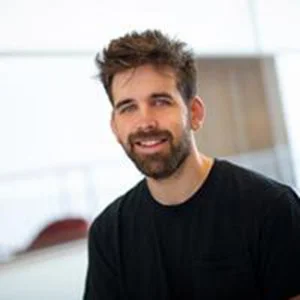 Taylor Webb Programmierer für psychophysische Studien Taylor ist ein Doktorand am Princeton Neuroscience Institute und hat bereits an einer Reihe von Gehirnscan-Experimenten mit Kajsa zusammengearbeitet. In seiner Forschungsarbeit nutzt er Bildgebende Verfahren (funktionelles MRT des Gehirns) und Hirnstimulation (transkranielle Magnetstimulation), während die Teilnehmer Sehaufgaben ausführen. Sein Ziel ist es, die Beziehung zwischen visueller Aufmerksamkeit und subjektiver Wahrnehmung zu verstehen. Taylor schloss sich dem Team von Extraordinary Brains an, um die für Online-Studien benötigte Programmierung durchzuführen.