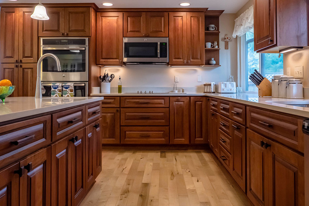 Kitchen With Luxury Cherry Cabinets, Pictures Of Traditional Kitchens With Cherry Cabinets In Jordan