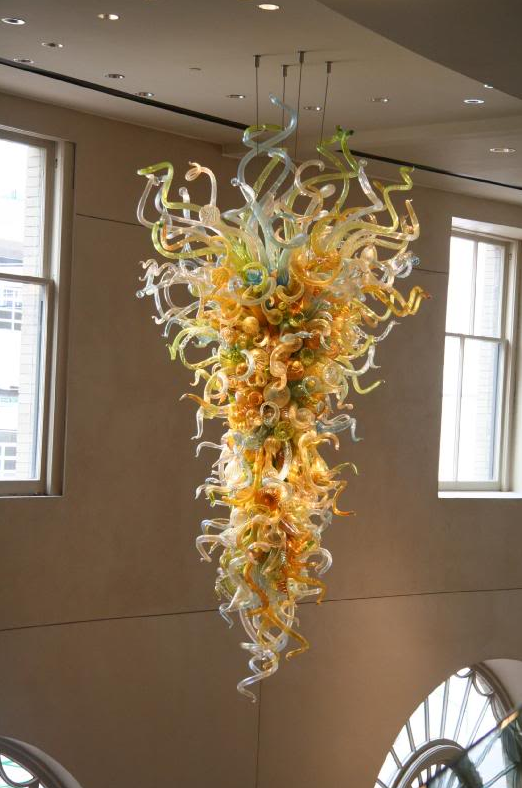 CHANDELIER, DALE CHIHULY, 2006