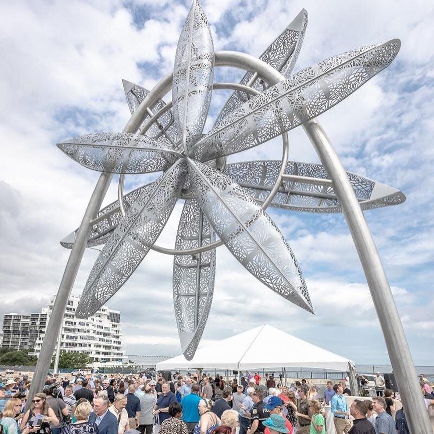 Donald Lipski&rsquo;s &lsquo;The Canoes&rsquo; circa 2018. Swipe over to see the day to night transition of this 36&rsquo; tall freestanding sculpture. 

To learn more about this project visit our website (link in profile). 

#publicart #donalipski #