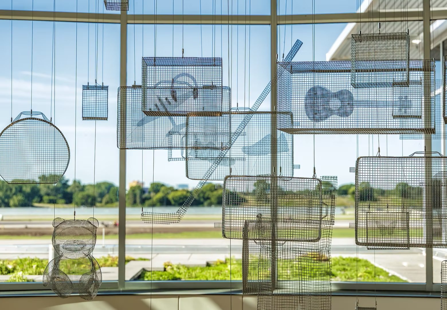 Kipp Kobayashi_MSP Airport_The Things We Carry_Public Art Services_25_web.jpeg