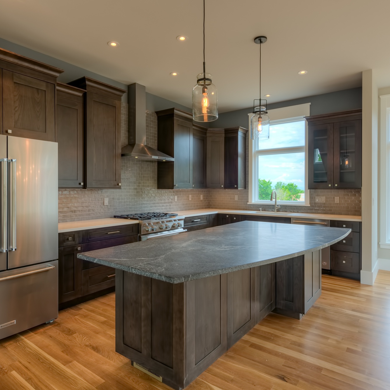 07-2324_Kitchen1_5TMDE_RVT2-NR_E_HiRes1MB_Web.jpg