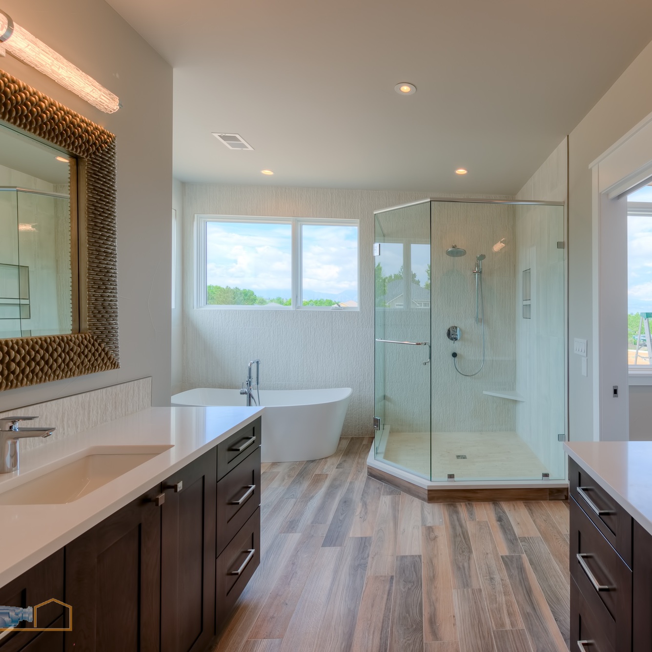26-2324_Master_Bath_5TMDE_RVT2-NR_E_HiRes1MB_Web.jpg