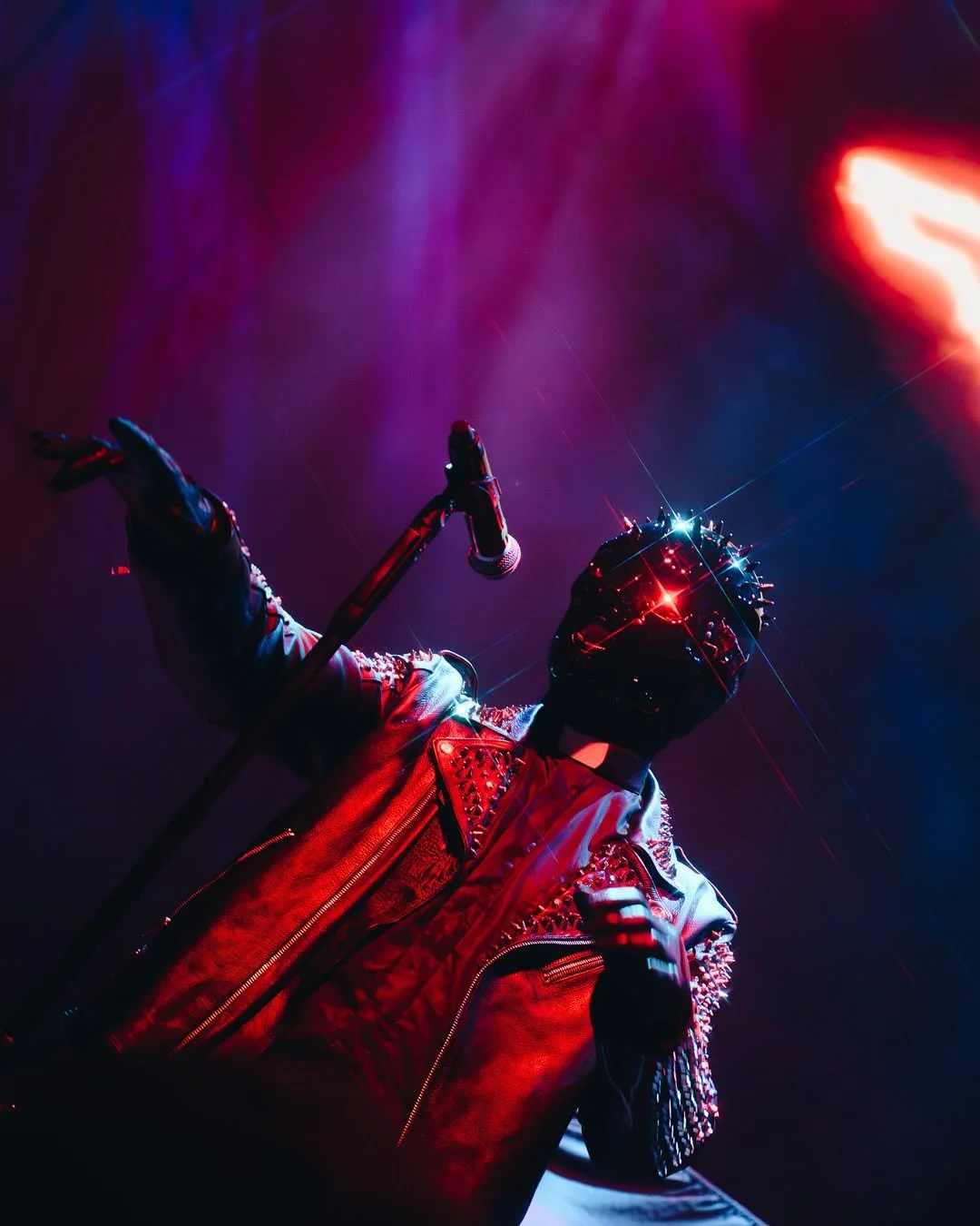 P R I E S T &bull; shot at @auramaine opening for @officialpowerman5000 &bull; 2025
.
.
.
#priestband #priestbandsweden #auramaine #darkwave #maineconcerts