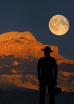 Dark-Ranger-Kevin-Poe-with-moon-rise-over-Powell-Point-5-megs-_002.jpg