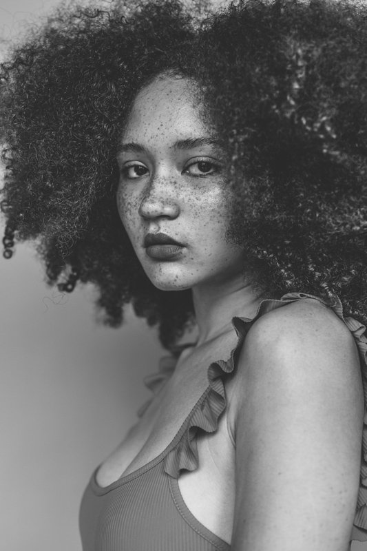 model_freckles_afro_fashion_editorial-15.jpg