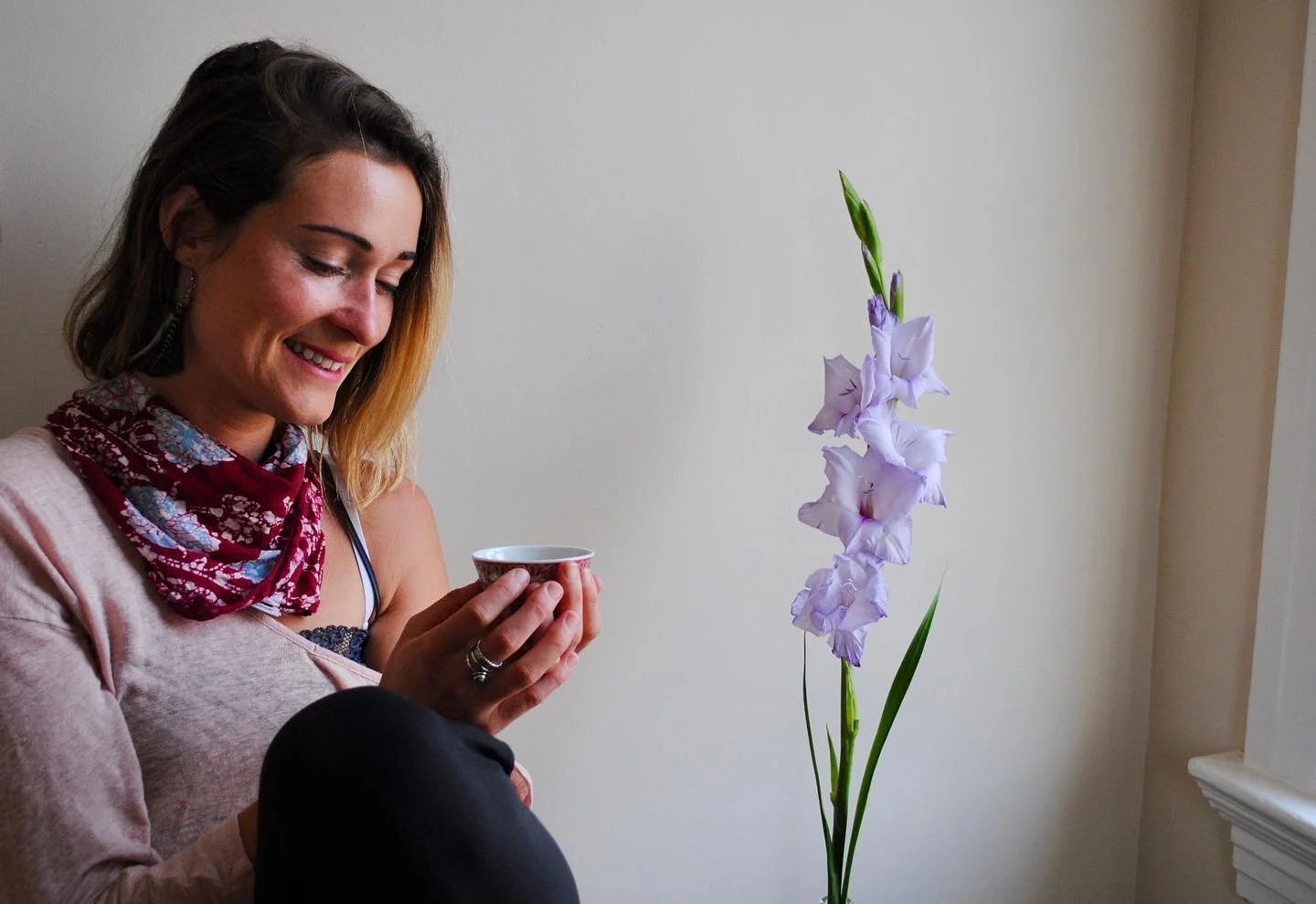 A dear friend from @skytrailbotanicals came by the studio today for tea and to drop off some beauty products that I am excited to carry! 

Co-founder of Skytrail Botanicals, Mara, uses all these products herself. Do you see that radiance?!

Set up yo