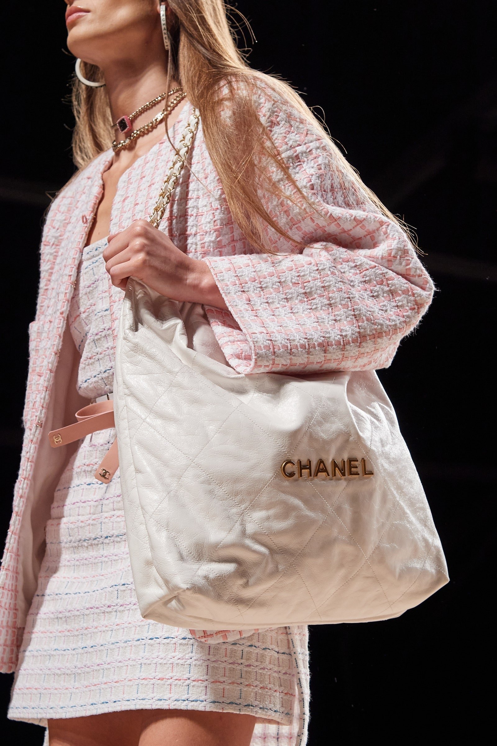00054-Chanel-Spring-22-RTW-details-Paris-credit-gorunway.jpeg