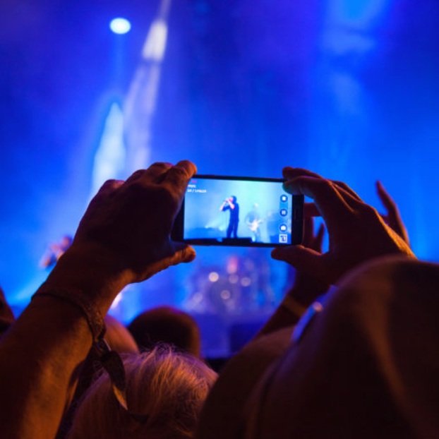 How Smartphones Have Affected Music Festivals for the Worse