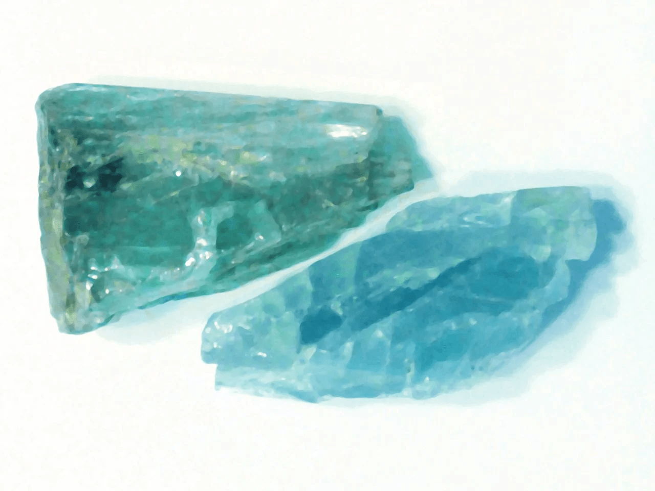 7-Fragements-of-the-same-aquamarine-crystal-before-and-after-heating (1).png