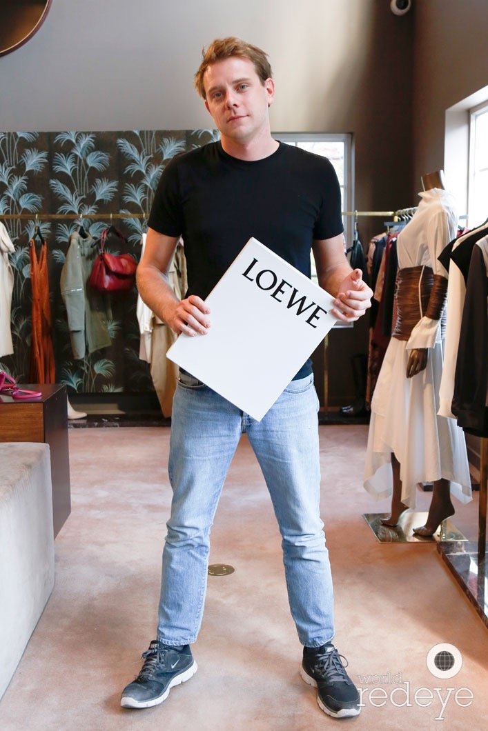 Jonathan Anderson Keeps 'Pushing the Boundaries of Fashion' at Loewe – WWD