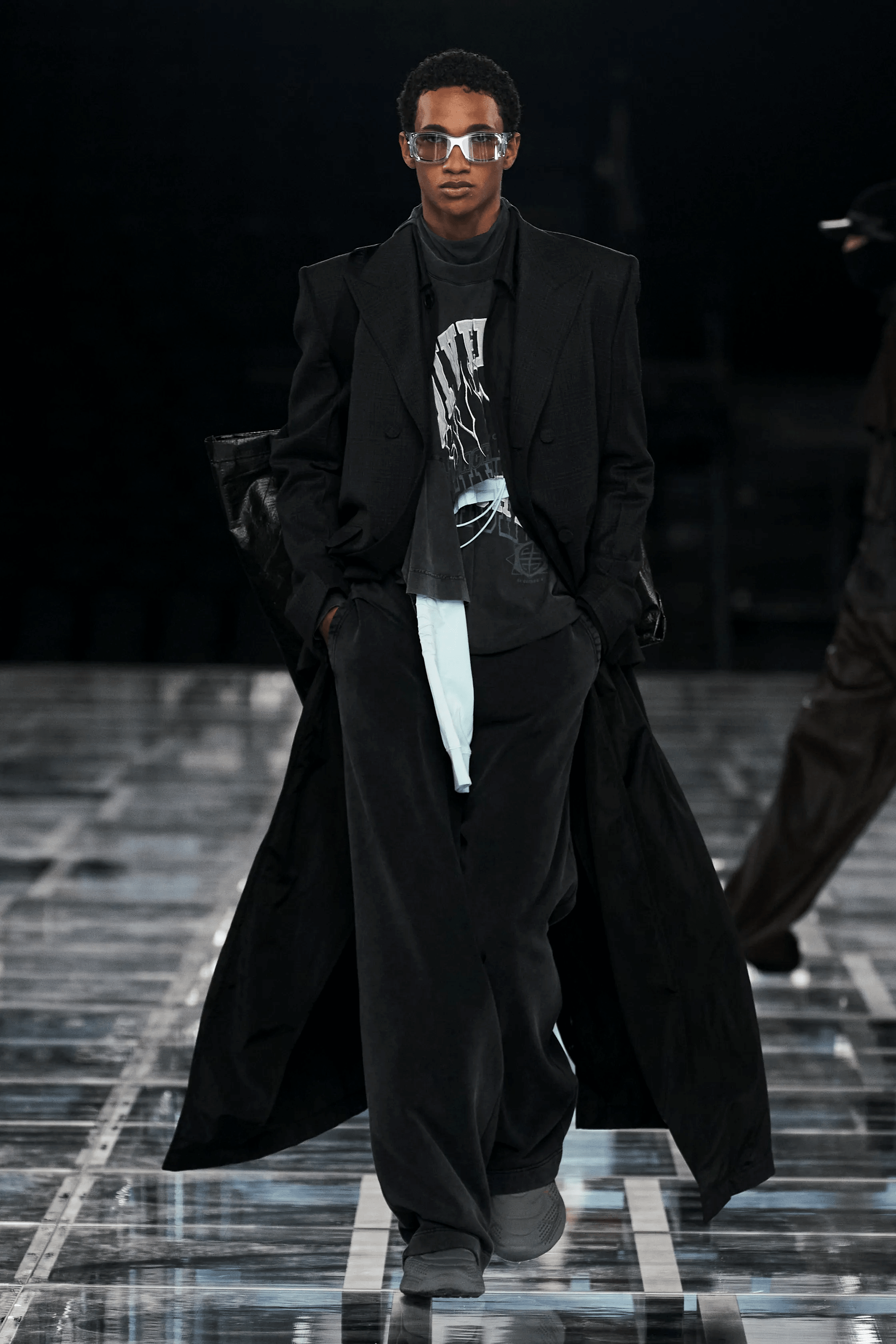 00017-givenchy-fall-2022-ready-to-wear-paris-credit-alessandro-lucioni-gorunway.png