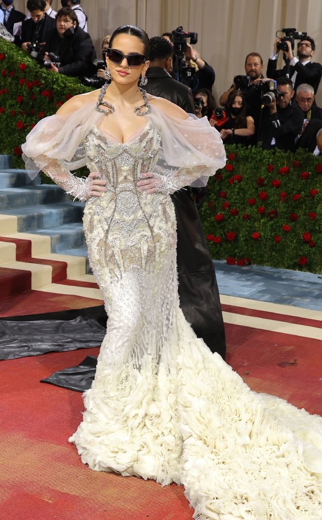 rs_634x1024-220502182714-634-rosalia-met-gala.cm.5222.jpg