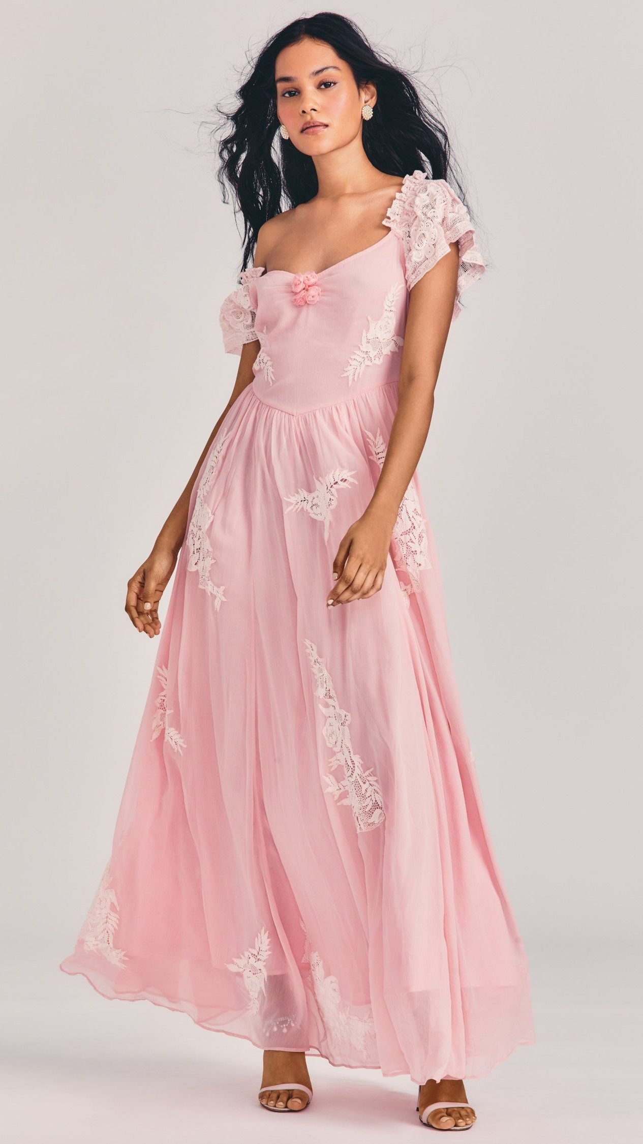 sharma-bridgerton-inspired-pink-dress-gown_ANNALEIGHDRESS-BLUSHTUTU-loveshakyfancy_the-mood-guide-min-1-edited.jpeg